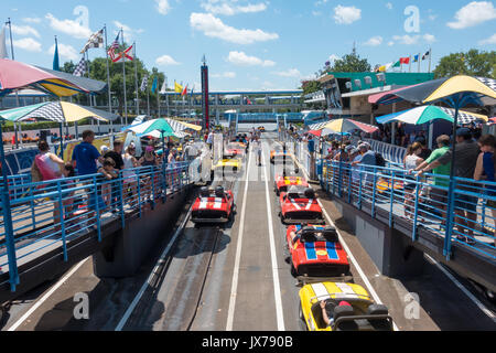 Tomorrowland speedway dans le parc à thème Magic Kingdom, Walt Disney World, Orlando, Floride. Banque D'Images