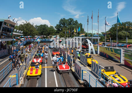 Tomorrowland speedway dans le parc à thème Magic Kingdom, Walt Disney World, Orlando, Floride. Banque D'Images