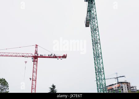 Faire des exercices d'entraînement des pompiers sur grue. Victoria, Colombie-Britannique, Canada Banque D'Images