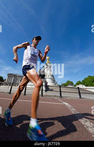 Yohann Diniz de France participant aux Championnats du monde d'athlétisme de l'IAAF 50k à pied dans le Mall, Londres. A gagné l'or Banque D'Images