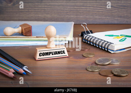 La conformité. Tampons sur 24 dans le bureau. Banque D'Images
