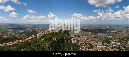 Vue panoramique de la forteresse de San Marino Banque D'Images