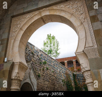 Vue sur entrée sur arch Rabati Château complexe dans Akhaltsikhe, Géorgie Banque D'Images