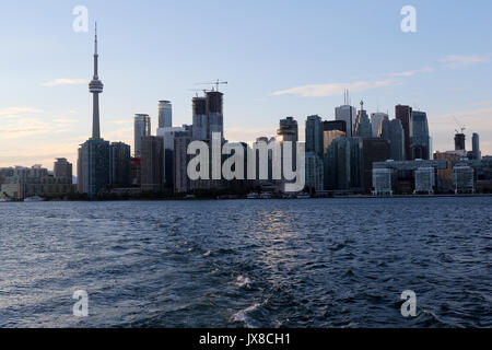 Une vue de la ville de Toronto à partir du lac Ontario à Toronto, Ontario, Canada Banque D'Images