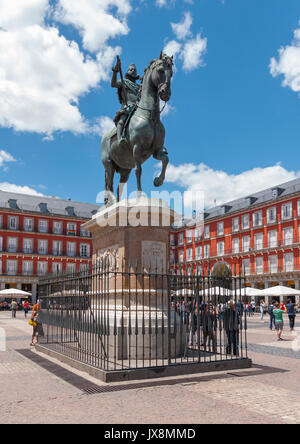 La statue équestre de Felipe III en la Plaza Mayor de Madrid. España Banque D'Images