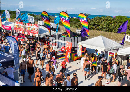 Miami Beach Florida,Lummus Park,gay Pride week,LGBTQ,LGBT,Miami Beach,Pride Festival,vendeurs stall stalles stand marché, stalles,FL170 Banque D'Images