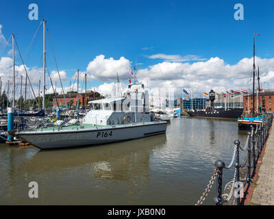 Le HMS Explorer P164 Unité navale royale Universités Yorkshire Navire amarré à Hull MarinaHull Yorkshire Angleterre Banque D'Images