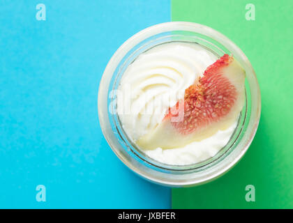 Des pâtisseries françaises Delious avec fond coloré Banque D'Images