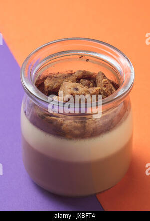 Des pâtisseries françaises Delious avec fond coloré Banque D'Images