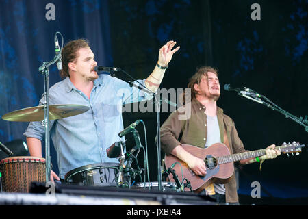 Pat et Jack Pierce de la Pierce Brothers performing at Cropredy Festival, Banbury, Oxfordshire, Angleterre, 11 août 2017 Banque D'Images