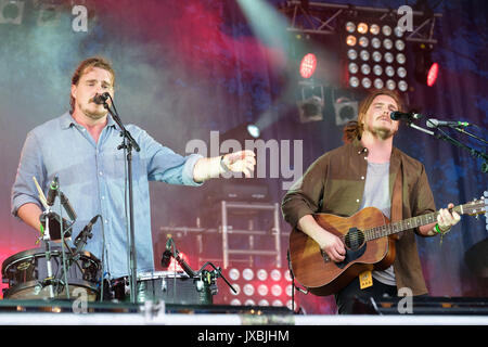 Pat et Jack Pierce de la Pierce Brothers performing at Cropredy Festival, Banbury, Oxfordshire, Angleterre, 11 août 2017 Banque D'Images