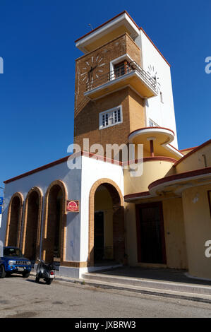 La construction du marché et de l'Horloge, Lakki, Leros, Dodécanèse, Grèce. Banque D'Images