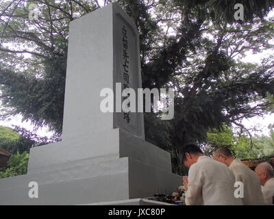 Davao City, Philippines. Août 15, 2017. Des centaines de deuxième et troisième génération de la guerre 27-31 avec les Philippins 2 descendants japonais dans la ville de Davao commémore 'Ireisai' ou 'Memorial' Service à leurs proches défunts qui reposent en paix au cimetière de malade mental à Taichung. Malade mental est le village de Little Tokyo Davao avant-guerre où la communauté contribue dans le cityhood de Davao à travers l'industrie de l'abaca que les Japonais ont aidé à s'épanouir. Credit : PACIFIC PRESS/Alamy Live News Banque D'Images