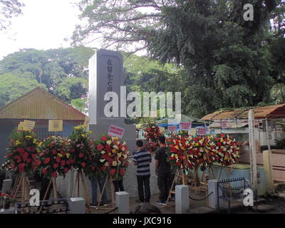 Davao City, Philippines. Août 15, 2017. Des centaines de deuxième et troisième génération de la guerre 27-31 avec les Philippins 2 descendants japonais dans la ville de Davao commémore 'Ireisai' ou 'Memorial' Service à leurs proches défunts qui reposent en paix au cimetière de malade mental à Taichung. Malade mental est le village de Little Tokyo Davao avant-guerre où la communauté contribue dans le cityhood de Davao à travers l'industrie de l'abaca que les Japonais ont aidé à s'épanouir. Credit : PACIFIC PRESS/Alamy Live News Banque D'Images