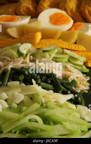 Gado-gado Betawi, les légumes grillés de Jakarta Banque D'Images