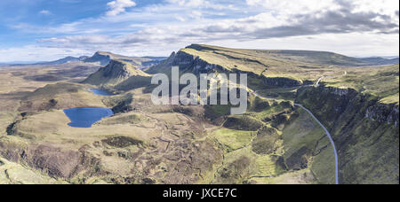 Vue aérienne de l'étonnante quiraing sur la face est de meall na suiramach, île de Skye, highland, Scotland, UK Banque D'Images