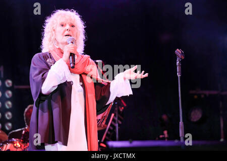 Petula Clark à son premier festival en plein air. Festival Cropredy, Banbury, Oxfordshire, Angleterre, 11 août 2017 Banque D'Images