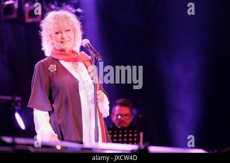 Petula Clark à son premier festival en plein air. Festival Cropredy, Banbury, Oxfordshire, Angleterre, 11 août 2017 Banque D'Images