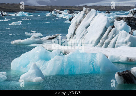 Islande - bleu de glace en face de paysage glacier volcanique Banque D'Images