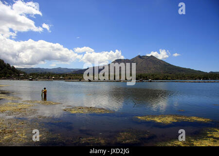 Lac Batur et le Volcan Batur à Bali Banque D'Images