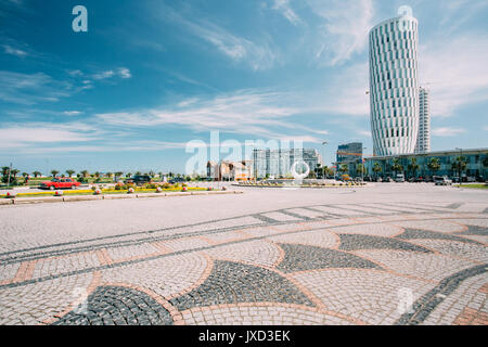 Batumi, Géorgie, l'Adjarie. Service Public Hall à Batumi, Géorgie, l'Adjarie. Journée ensoleillée avec Ciel bleu sur rue. L'architecture urbaine moderne en Batu Banque D'Images