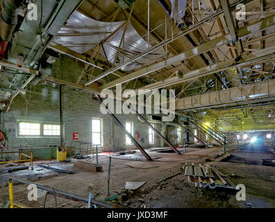 Arrêt vide ancien moulin à papier Eddy B E Bâtiment 2 salle de production qu'autrefois les machines à papier Banque D'Images