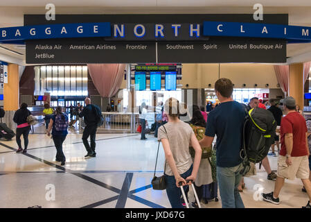 Terminal Nord de la zone de récupération des bagages à l'aéroport international Hartsfield-Jackson d'Atlanta, l'aéroport le plus achalandé au monde, à Atlanta, Géorgie, USA. Banque D'Images