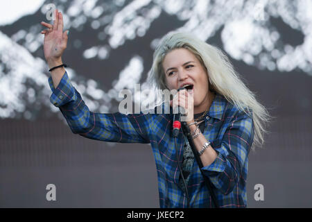 Budapest, Hongrie. Août 15, 2017. La chanteuse américaine Alison Mosshart, membre de l'indie rock 'Le tue", effectue au 25e Festival Sziget à Budapest, Hongrie, le 15 août 2017. Le Sziget festival a lieu du 9 août au 16 août. Credit : Attila Volgyi/Xinhua/Alamy Live News Banque D'Images