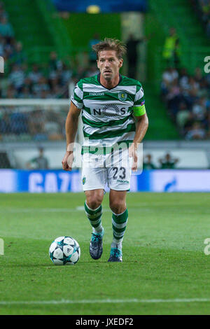 Lisbonne, Portugal. Août 15, 2017. Le milieu de terrain du Sporting Portugal Adrien Silva (23) en action pendant le match Sporting CP v FC Steaua Bucuresti Crédit : Alexandre Sousa/Alamy Live News Banque D'Images