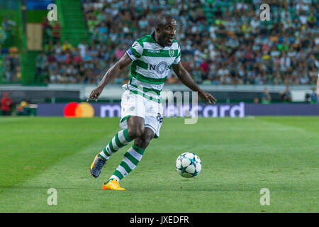 Lisbonne, Portugal. Août 15, 2017. Sporting de l'avant à partir de la Côte d'Ivoire Seydou Doumbia (88) en action pendant le match Sporting CP v FC Steaua Bucuresti Crédit : Alexandre Sousa/Alamy Live News Banque D'Images