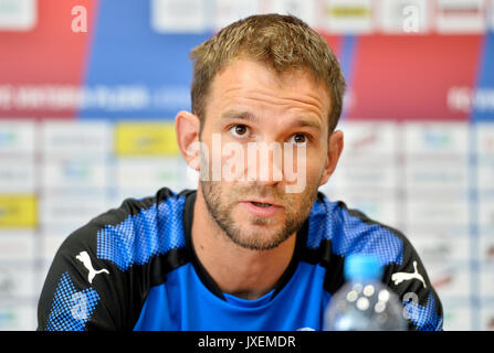 Pilsen, République tchèque. Août 16, 2017. Marek Bakos de Viktoria Plzen parle aux journalistes pendant la conférence de presse avant l'UEFA Europa League match de foot Viktoria Plzen vs AEK Larnaka à Pilsen, République tchèque, le 16 août 2017. Photo : CTK Miroslav Chaloupka/Photo/Alamy Live News Banque D'Images