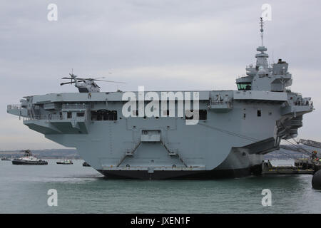 Porte-avions HMS Queen Elizabeth Banque D'Images
