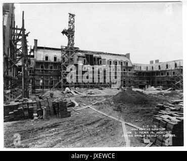 Mémorial des anciens, AMR Résidences échafaudage entoure l'avant du bâtiment, lucarnes en place et en voie d'achèvement, Fronton au dessus de l'entrée n'a pas été placée, 1923. Banque D'Images