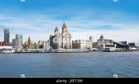 Liverpool waterfront et skyline Banque D'Images