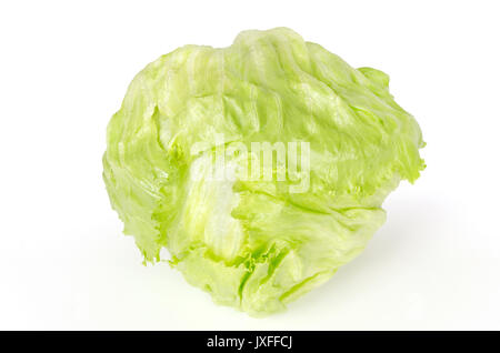 Vue avant de la laitue Iceberg sur fond blanc. Aussi crisphead, une lumière douce salade verte tête. Parfois appelé pommées. Photo. Banque D'Images