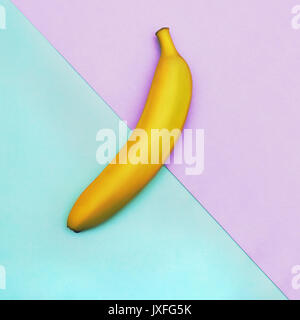 Mise à plat de fruits jaunes mûres banane est couché sur deux tons contexte Vue d'en haut en couleurs à la mode de mise à plat photo de banane avec un espace réservé au texte Banque D'Images