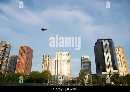 PARIS, FRANCE - 07 juin 2017 : Des bâtiments modernes à Paris, France Banque D'Images