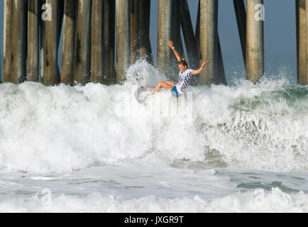 Pro surfeur femme Coco Ho a terminé troisième dans l'égalité 2017 CARS US Open de Surf Banque D'Images