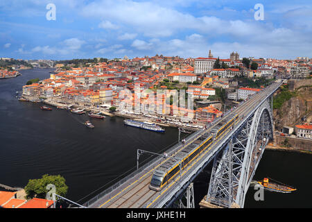 Porto skyline, Dom Luis I Pont et Rivière Douro au Portugal Banque D'Images