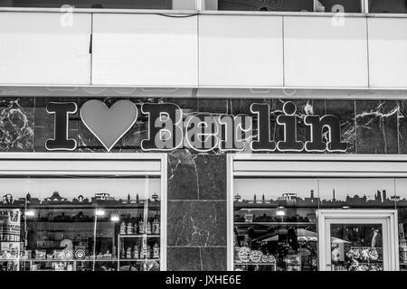 J'aime boutique de souvenirs à Berlin Alexanderplatz - BERLIN / ALLEMAGNE - septembre 2, 2016 Banque D'Images