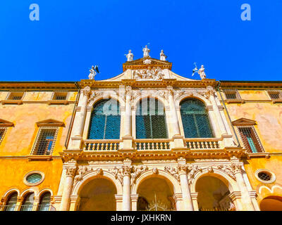 Le point de vue de la célèbre Basilique palladienne à Piazza dei Signori à Vicenza, Vénétie, Italie Banque D'Images