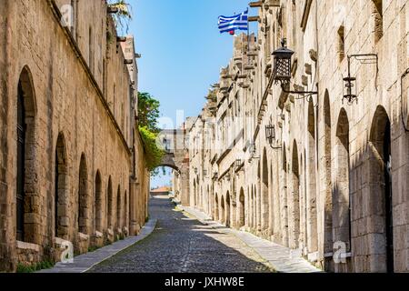 La rue des Chevaliers - la rue la plus célèbre de la vieille ville de Rhodes, l'île de Rhodes, Grèce Banque D'Images