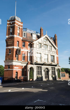 Le White Hart public house sur la terrasse dans Barnes, London, SW13, UK Banque D'Images