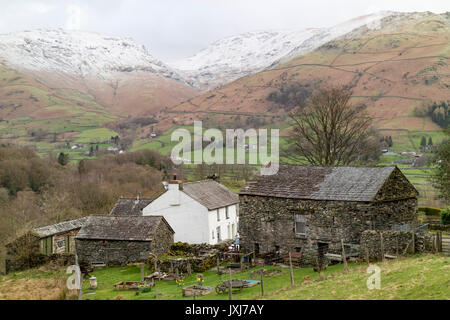 Lakeland traditionnel ferme près de Ambleside, Parc National de Lake District, Cumbria, England, UK Banque D'Images