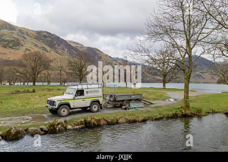 Les gardes du parc national dans la vallée de Buttermere, Parc National de Lake District, Cumbria, England, UK Banque D'Images