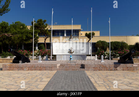 Monument à la 'Queen Olga' un destroyer grec coulé par les Allemands en 1943, Leros, Dodécanèse, Grèce. Banque D'Images