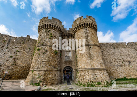 Marine Gate (Porte de la mer), la vieille ville de Rhodes, l'île de Rhodes, Grèce Banque D'Images