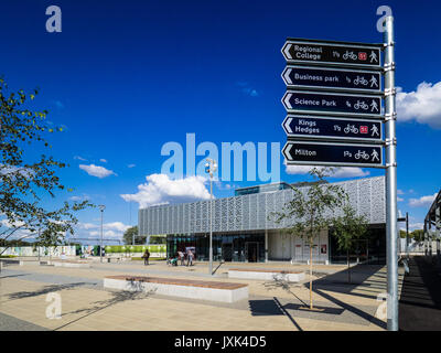 La gare du nord de Cambridge - ouvert 2017 desservant Cambridge et le parc scientifique. Conception basée sur Conway's Game of Life. Architectes Atkins. Banque D'Images