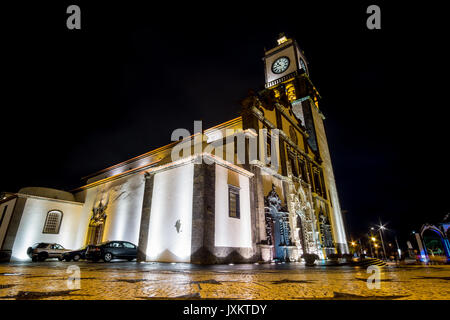 Igreja Matriz De São Sebastião. Église de Saint Sébastien dans la nuit. Ponta Delgada, Sao Miguel, Açores Banque D'Images