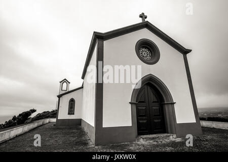 Ermida de Nossa Senhora da Guia, Monte da Guia, Horta, Faial, Açores (noir et blanc) Banque D'Images